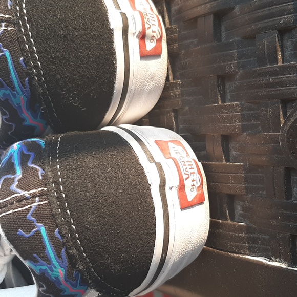 Sz 6.5 Vans for Women or Sz 5 Men - Picture 6 of 6